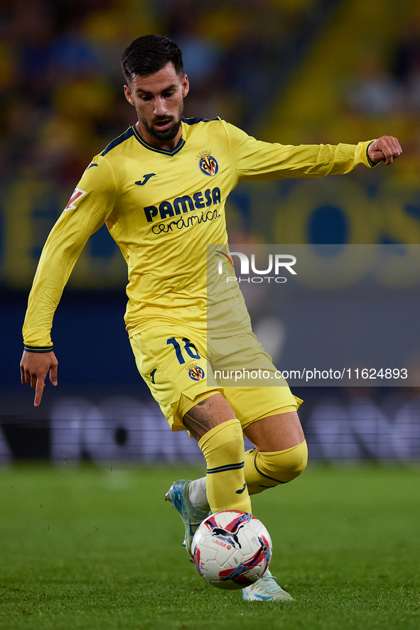 Alex Baena of Villarreal CF is in action during the LaLiga EA Sports match between Villarreal CF and UD Las Palmas at Estadio de la Ceramica...