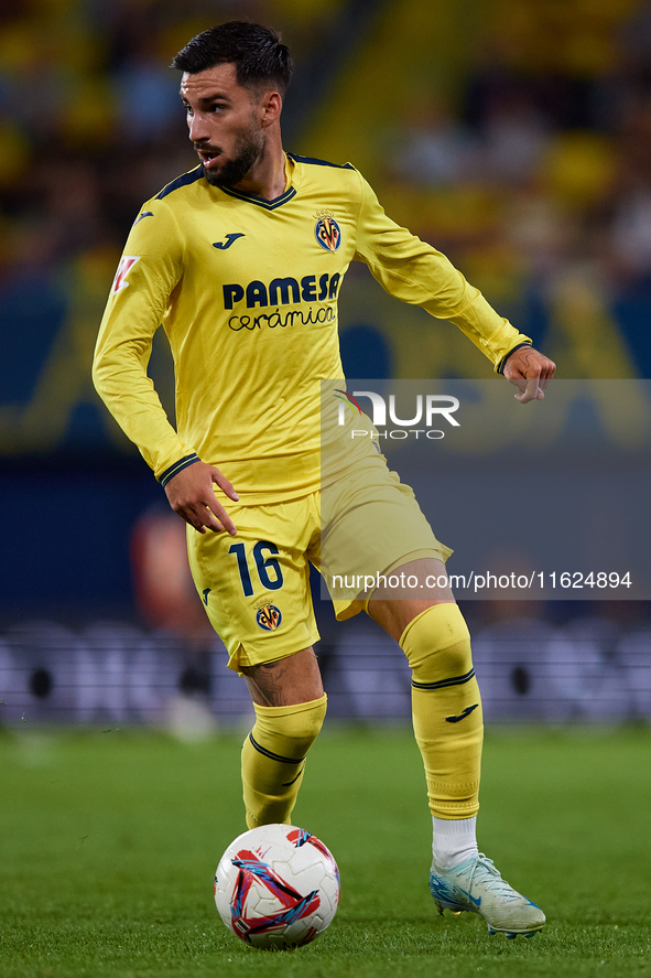 Alex Baena of Villarreal CF is in action during the LaLiga EA Sports match between Villarreal CF and UD Las Palmas at Estadio de la Ceramica...