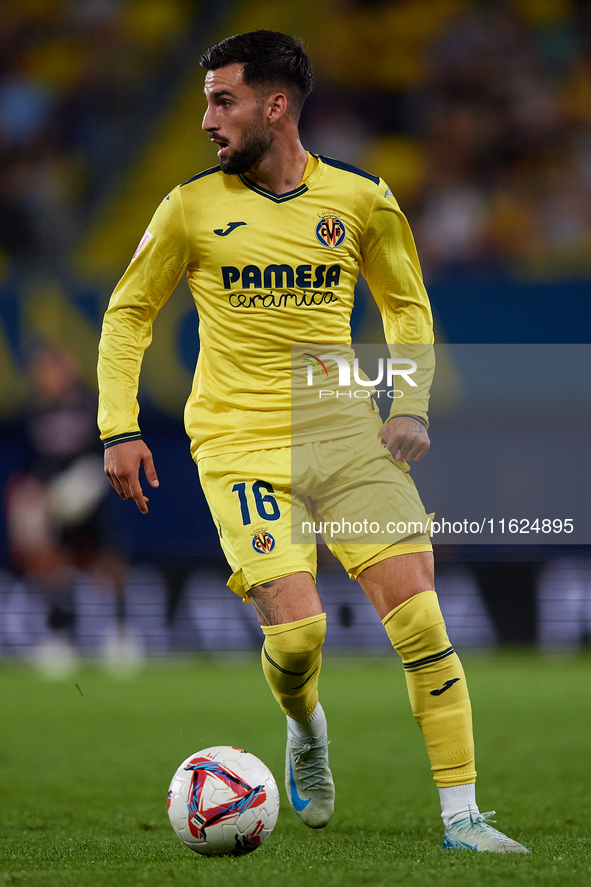 Alex Baena of Villarreal CF is in action during the LaLiga EA Sports match between Villarreal CF and UD Las Palmas at Estadio de la Ceramica...