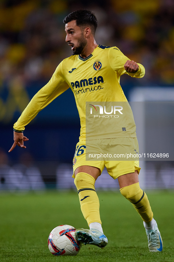 Alex Baena of Villarreal CF is in action during the LaLiga EA Sports match between Villarreal CF and UD Las Palmas at Estadio de la Ceramica...