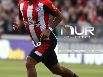 Bryan Mbeumo of Brentford scores the opening goal during the Premier League match between Brentford and West Ham United at the Gtech Communi...