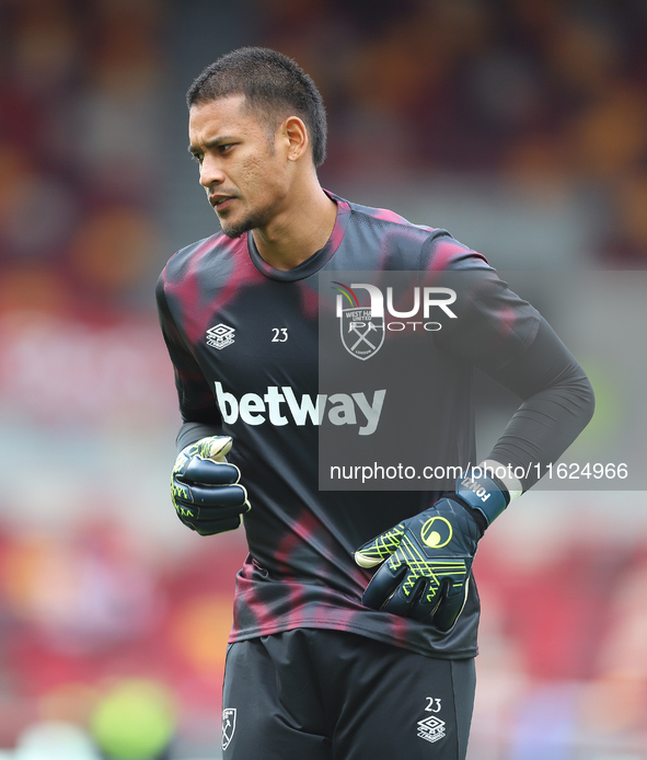 Alphonse Areola of West Ham warms up during the Premier League match between Brentford and West Ham United at the Gtech Community Stadium in...