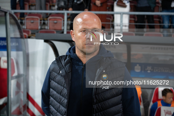 Stal coach Janusz Niedzwiedz is present during the game between KS Cracovia and Stal Mielec in Krakow, Poland, on September 30, 2024. PKO BP...