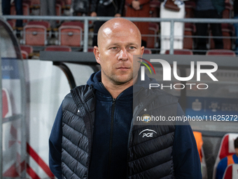 Stal coach Janusz Niedzwiedz is present during the game between KS Cracovia and Stal Mielec in Krakow, Poland, on September 30, 2024. PKO BP...