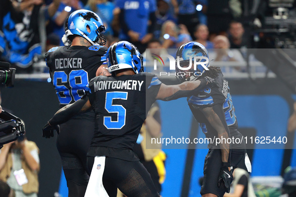 DETROIT,MICHIGAN-September 30: Detroit Lions running back Jahmyr Gibbs (26) celebrates with running back David Montgomery (5) after scorign...