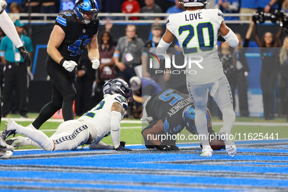 DETROIT,MICHIGAN-September 30: Detroit Lions running back David Montgomery (5) scores a touchdsown during the first half of an NFL football...