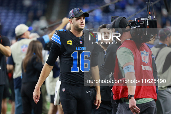 DETROIT,MICHIGAN-September 30: Detroit Lions quarterback Jared Goff (16) walks off the field after the conclusion of an NFL football game be...