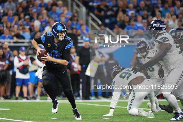 DETROIT,MICHIGAN-September 30: Detroit Lions quarterback Jared Goff (16) runs the ball during the first half of an NFL football game between...