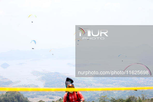 A paragliding athlete prepares to take part in a paragliding competition in Sumedang, Indonesia, on October 1, 2024. The paragliding competi...