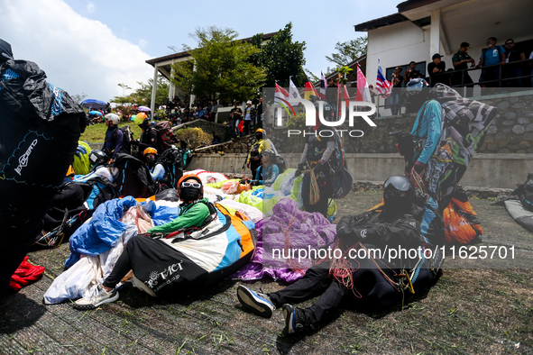 A number of paragliding athletes prepare to take part in a paragliding competition in Sumedang, Indonesia, on October 1, 2024. The paraglidi...