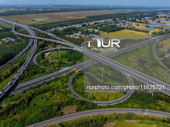 A large number of vehicles move slowly along an expressway in Huai'an, China, on October 1, 2024. 