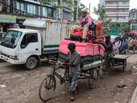 People face significant challenges while crossing a polluted street in Dhaka, Bangladesh, on October 1, 2024. (