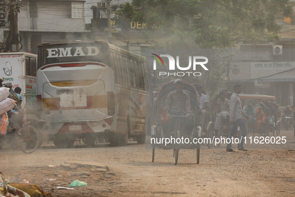 People face significant challenges while crossing the street due to air pollution, which adversely affects their health and daily lives in D...