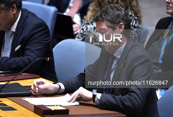 Par Liljert, Director of the International Organization for Migration Office to the United Nations, briefs the Security Council meeting on m...