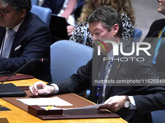 Par Liljert, Director of the International Organization for Migration Office to the United Nations, briefs the Security Council meeting on m...