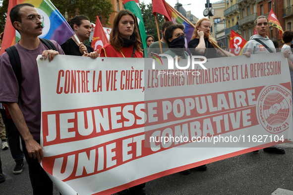 The banner reads 'against costly life, imperialist wars and crackdowns, popular youths united and fighting'. Between 3,000 and 5,000 protest...