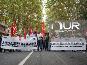 The head banner reads 'raise of salaries, withdrawal of the retirement reform' (left) and 'Money for public services, for industrial jobs'....