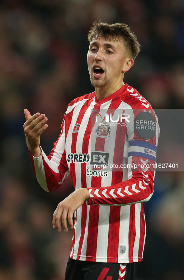 Sunderland's Dan Neil during the Sky Bet Championship match between Sunderland and Derby County at the Stadium Of Light in Sunderland, Engla...