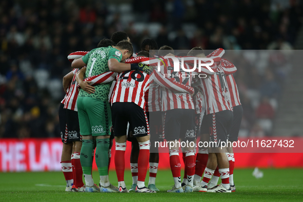 Sunderland's players form a huddle during the Sky Bet Championship match between Sunderland and Derby County at the Stadium Of Light in Sund...