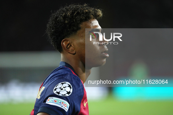 Lamine Yamal plays during the match between FC Barcelona and BSC Young Boys in the week 2 of the League Stage of the UEFA Champions League a...