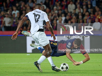 Robert Lewandowski and Mohamed Camara play during the match between FC Barcelona and BSC Young Boys in the week 2 of the League Stage of the...