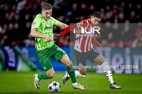 Sporting Club Portugal forward Viktor Gyokeres and PSV Eindhoven defender Mauro Junior during the match PSV vs. Sporting CP at the Philips S...