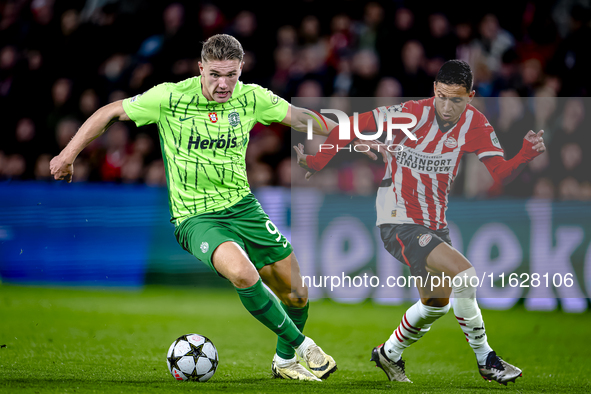 Sporting Club Portugal forward Viktor Gyokeres and PSV Eindhoven defender Mauro Junior during the match PSV vs. Sporting CP at the Philips S...