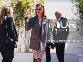 Zoe Saldana arrives at the photocall of Emilia Perez in Cannes, France, on May 19, 2024, during the 77th Festival de Cannes (