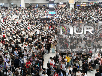 A large number of passengers wait in the waiting room of Nanchang Railway Station in Nanchang, China, on October 1, 2024. (