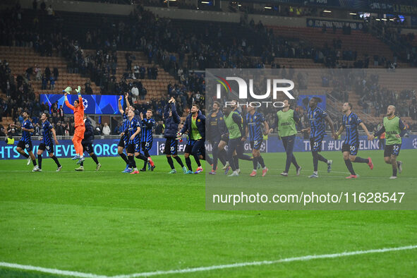 F.C. Inter team greets the fans during the UEFA Champions League 2024/25 League Phase MD2 match between F.C. Inter and F.K. Crvena Zvezda at...