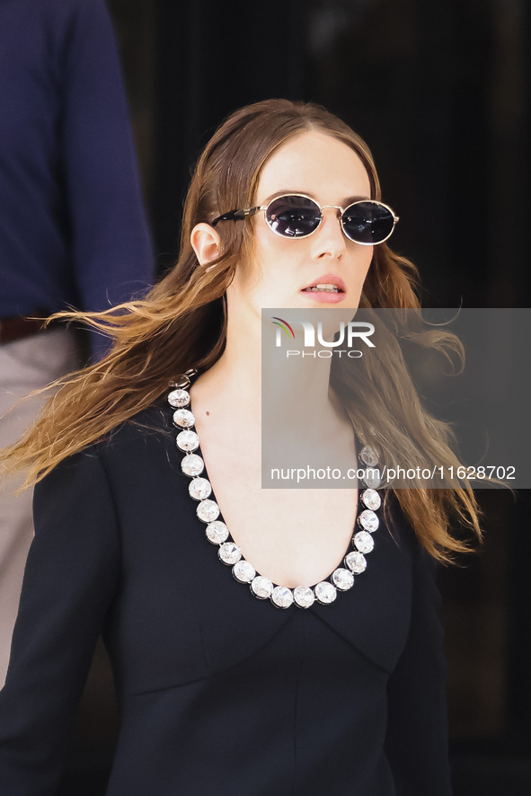 Maya Hawke is seen during the Milan Womenswear Spring/Summer 2025 in Milan, Italy, on September 19, 2024 