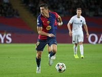 Robert Lewandowski plays during the match between FC Barcelona and BSC Young Boys in the week 2 of the League Stage of the UEFA Champions Le...