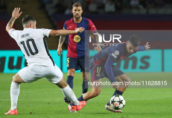 Pedri and Kastriot Imeri play during the match between FC Barcelona and BSC Young Boys in the week 2 of the League Stage of the UEFA Champio...