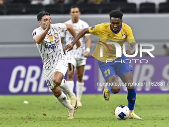 Saifeldeen Hassan Fadlalla (R) of Al Gharafa SC battles for the ball with Kaku of Al Ain FC during the AFC Champions League elite west footb...