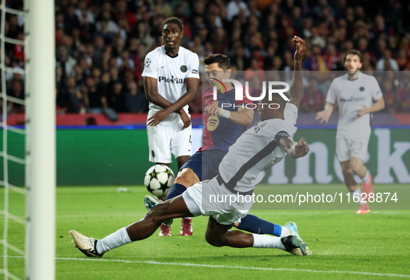 Robert Lewandowski and Mohamed Camara play during the match between FC Barcelona and BSC Young Boys in the week 2 of the League Stage of the...