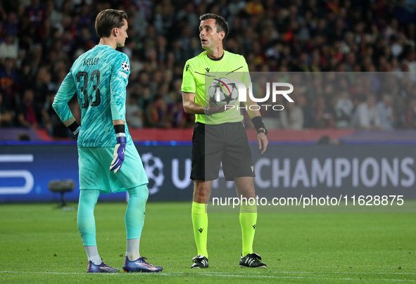 The referee Erik Lambrechts and Marvin Keller during the match between FC Barcelona and BSC Young Boys in the week 2 of the League Stage of...