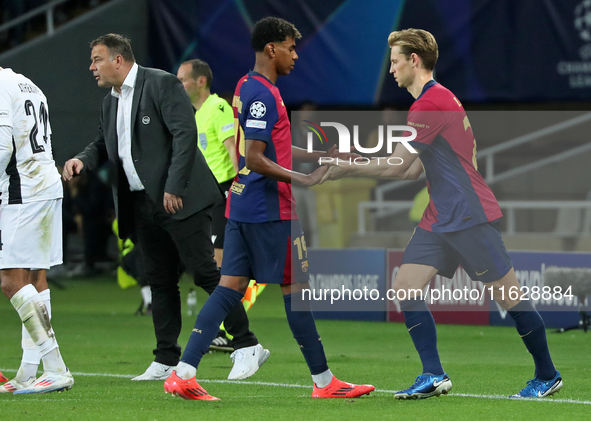 Lamine Yamal and Frenkie de Jong play during the match between FC Barcelona and BSC Young Boys in the week 2 of the League Stage of the UEFA...