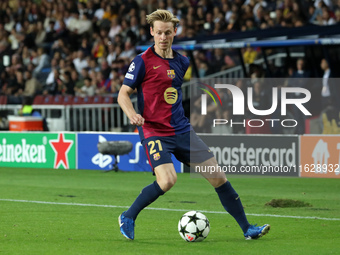 Frenkie de Jong plays during the match between FC Barcelona and BSC Young Boys in the week 2 of the League Stage of the UEFA Champions Leagu...