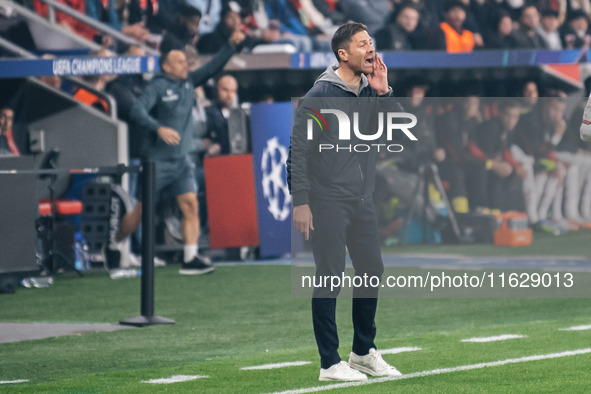 Xabi Alonso, Head Coach of Bayer 04 Leverkusen, gives instructions to his team during the UEFA Champions League 2024/25 League Phase MD2 mat...