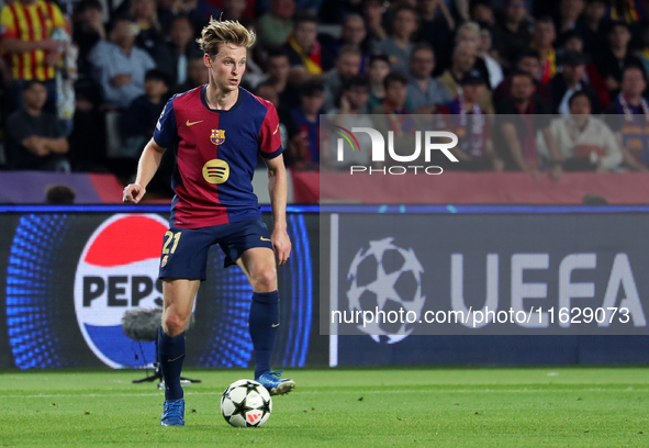 Frenkie de Jong plays during the match between FC Barcelona and BSC Young Boys in the week 2 of the League Stage of the UEFA Champions Leagu...