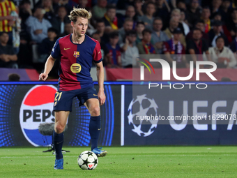 Frenkie de Jong plays during the match between FC Barcelona and BSC Young Boys in the week 2 of the League Stage of the UEFA Champions Leagu...