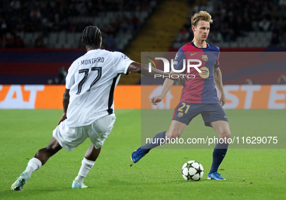 Frenkie de Jong plays during the match between FC Barcelona and BSC Young Boys in the week 2 of the League Stage of the UEFA Champions Leagu...