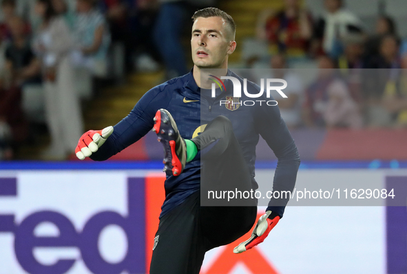 Inaki Pena plays during the match between FC Barcelona and BSC Young Boys in the week 2 of the League Stage of the UEFA Champions League at...