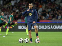 Pedri plays during the match between FC Barcelona and BSC Young Boys in the week 2 of the League Stage of the UEFA Champions League at the L...