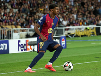 Lamine Yamal plays during the match between FC Barcelona and BSC Young Boys in the week 2 of the League Stage of the UEFA Champions League a...