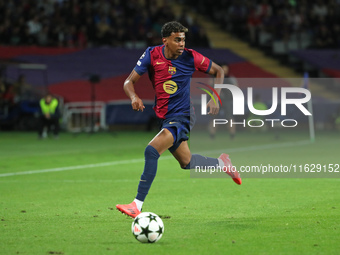 Lamine Yamal plays during the match between FC Barcelona and BSC Young Boys in the week 2 of the League Stage of the UEFA Champions League a...