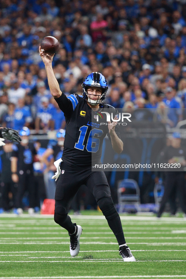 DETROIT,MICHIGAN-September 30: Detroit Lions quarterback Jared Goff (16) throws a pass during the first half of an NFL football game between...