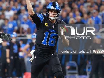 DETROIT,MICHIGAN-September 30: Detroit Lions quarterback Jared Goff (16) throws a pass during the first half of an NFL football game between...