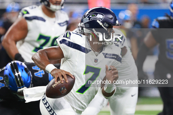 DETROIT,MICHIGAN-September 30: Seattle Seahawks quarterback Geno Smith (7) runs the ball during the first half of an NFL football game betwe...