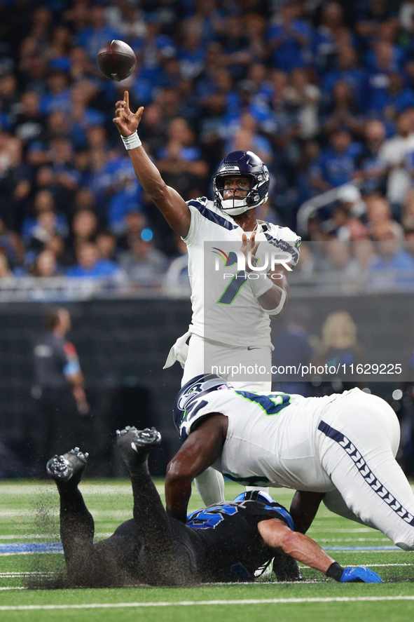 DETROIT,MICHIGAN-September 30: Seattle Seahawks quarterback Geno Smith (7) throws a pass during the first half of an NFL football game betwe...